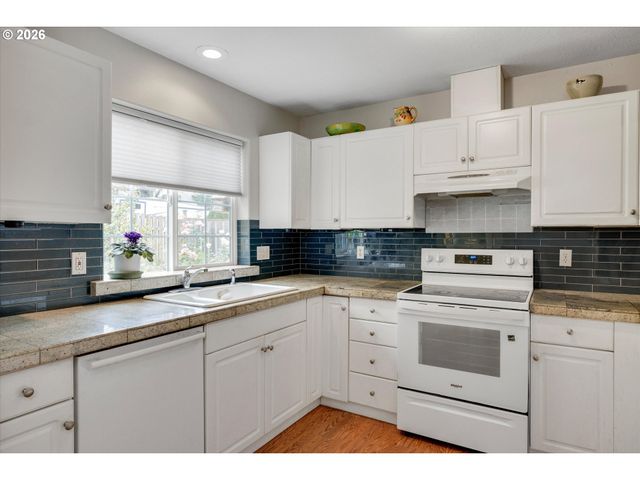 1225 E FOOTHILLS Dr, Newberg, OR 97132