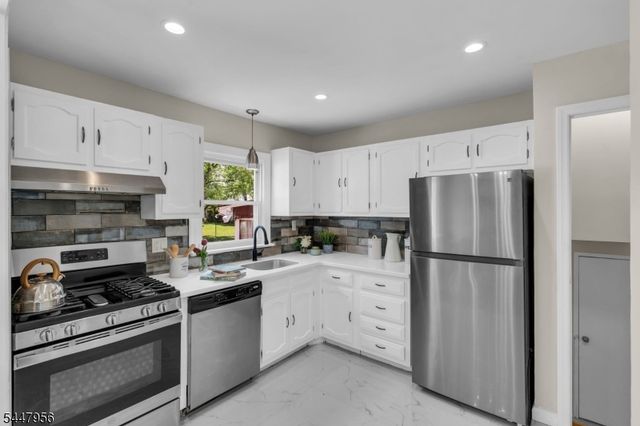 757 River Rd, Rahway City, NJ 07065