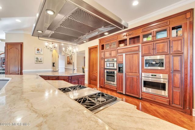 37 Robbins Road S, Millstone, NJ 08510