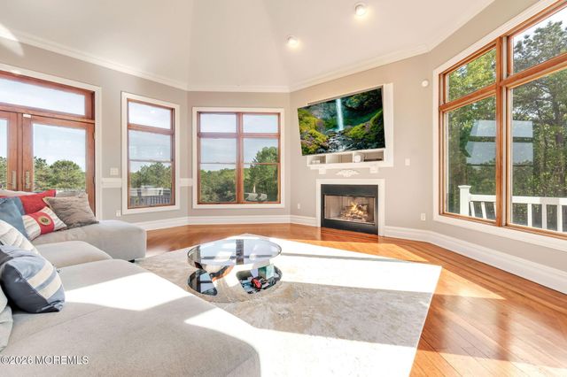 37 Robbins Road S, Millstone, NJ 08510