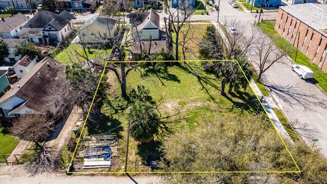 1212 Pinckney St Street, Houston, TX 77009