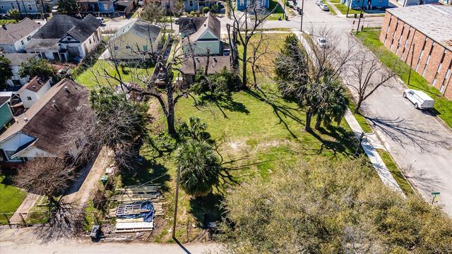 1212 Pinckney St Street, Houston, TX 77009