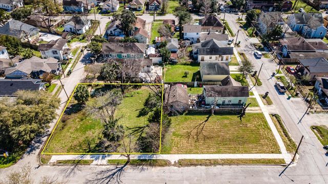 1212 Pinckney St Street, Houston, TX 77009