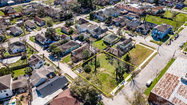 1212 Pinckney St Street, Houston, TX 77009