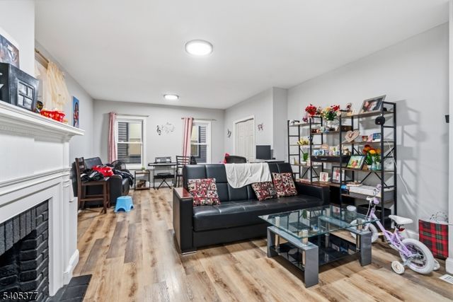 288 William St, East Orange City, NJ 07017