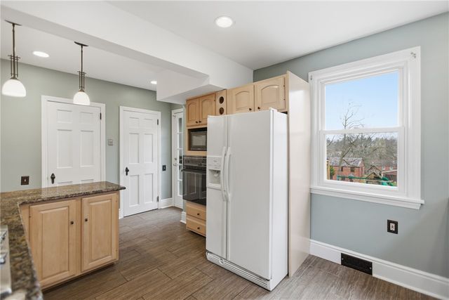 811 W Monroe Circle, Ross Twp, PA 15229