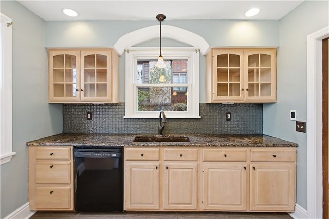 811 W Monroe Circle, Ross Twp, PA 15229