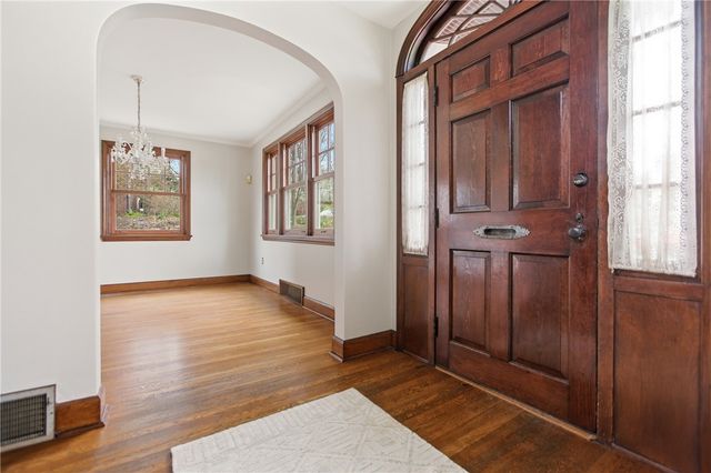 811 W Monroe Circle, Ross Twp, PA 15229