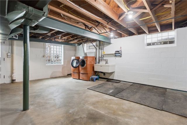 811 W Monroe Circle, Ross Twp, PA 15229