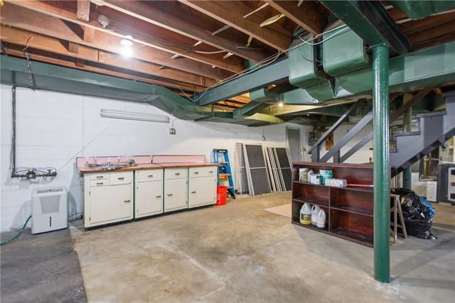 811 W Monroe Circle, Ross Twp, PA 15229