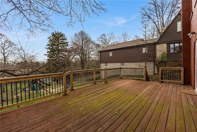 811 W Monroe Circle, Ross Twp, PA 15229