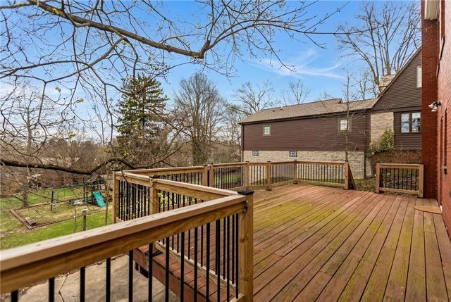 811 W Monroe Circle, Ross Twp, PA 15229