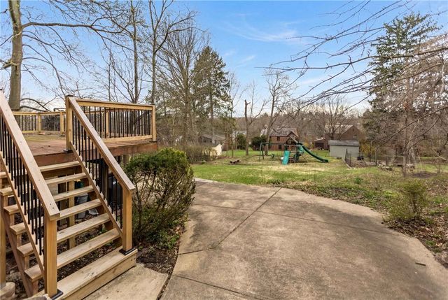 811 W Monroe Circle, Ross Twp, PA 15229