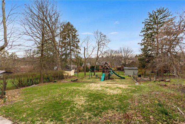 811 W Monroe Circle, Ross Twp, PA 15229