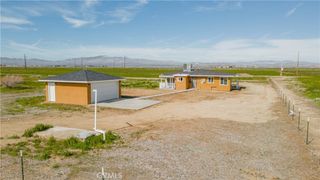 49040 70th W, Lancaster, CA 93536