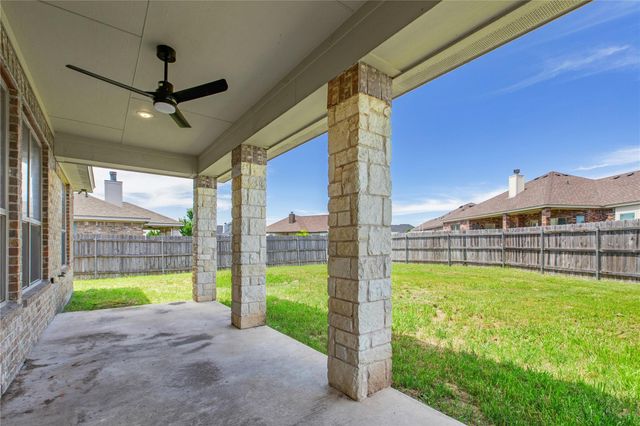 304 Jake DR, Jarrell, TX 76537
