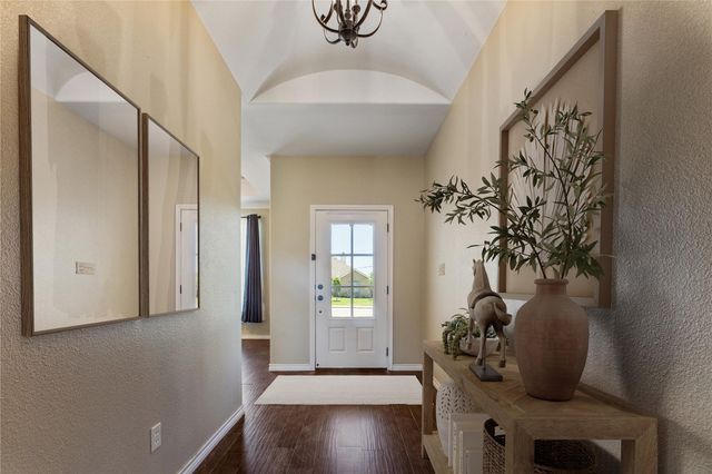 304 Jake DR, Jarrell, TX 76537