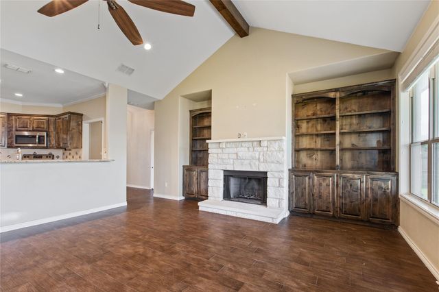 304 Jake DR, Jarrell, TX 76537