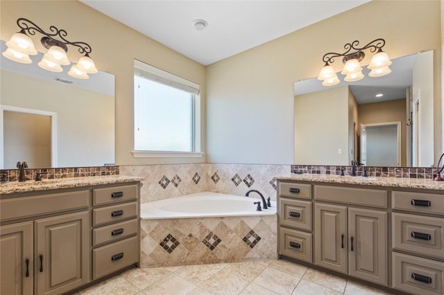 304 Jake DR, Jarrell, TX 76537