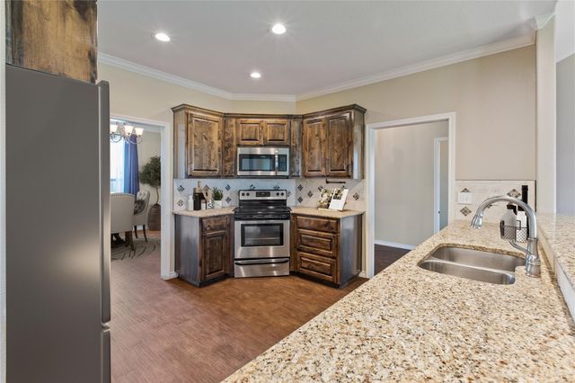 304 Jake DR, Jarrell, TX 76537
