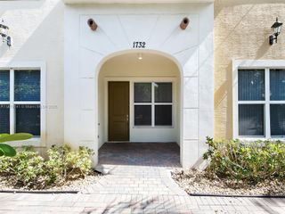 1732 NW 124th Pl, Pembroke Pines, FL 33028