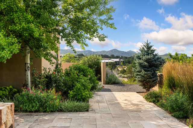 1858 Palacio Lane, Santa Fe, NM 87505