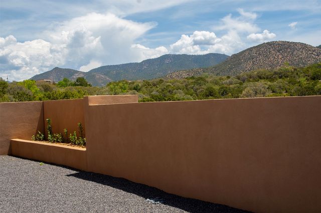 1858 Palacio Lane, Santa Fe, NM 87505