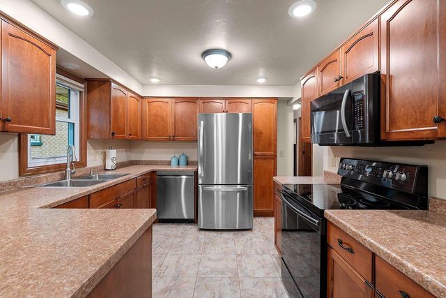 1404 SPENCE STREET, Green Bay, WI 54304
