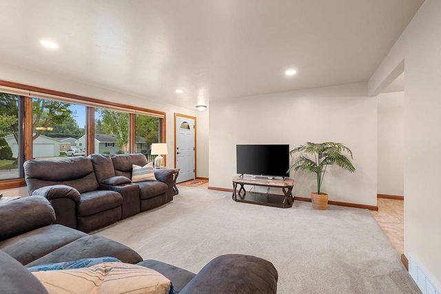1404 SPENCE STREET, Green Bay, WI 54304