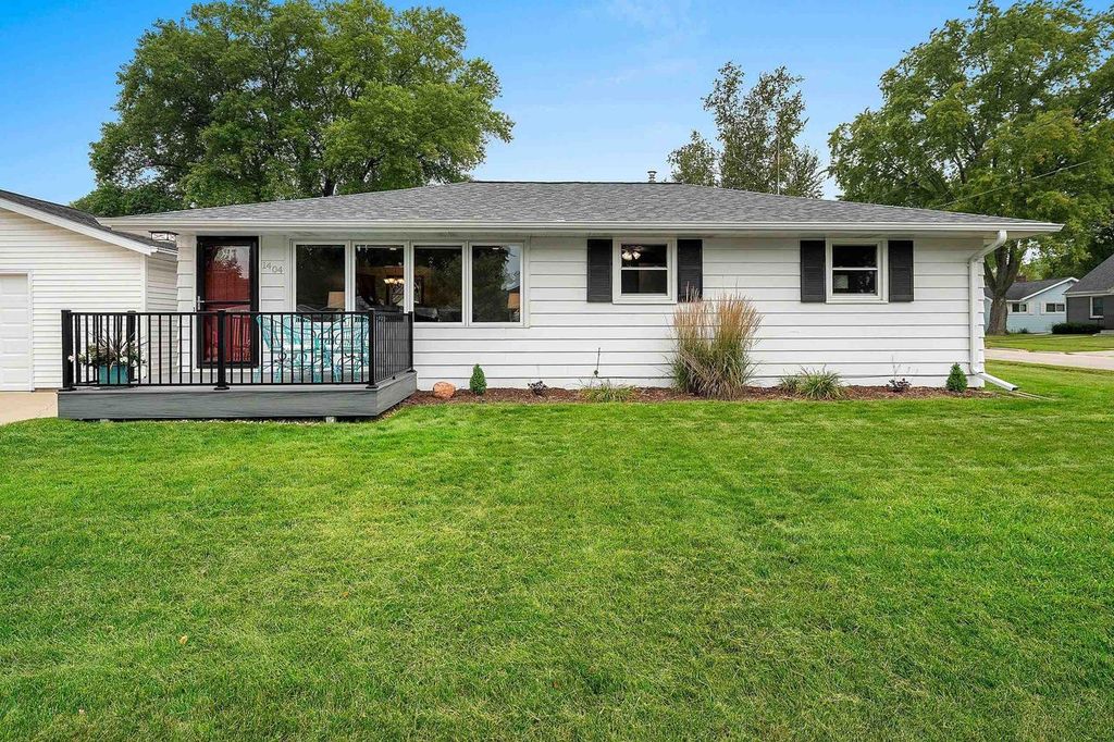 1404 SPENCE STREET, Green Bay, WI 54304