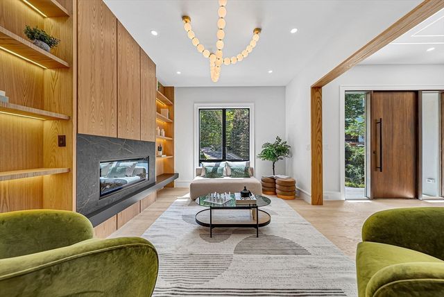 177 Varick Rd, Newton, MA 02468