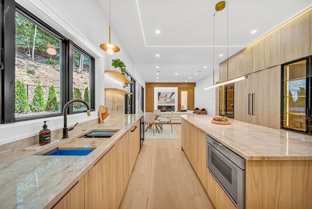 177 Varick Rd, Newton, MA 02468