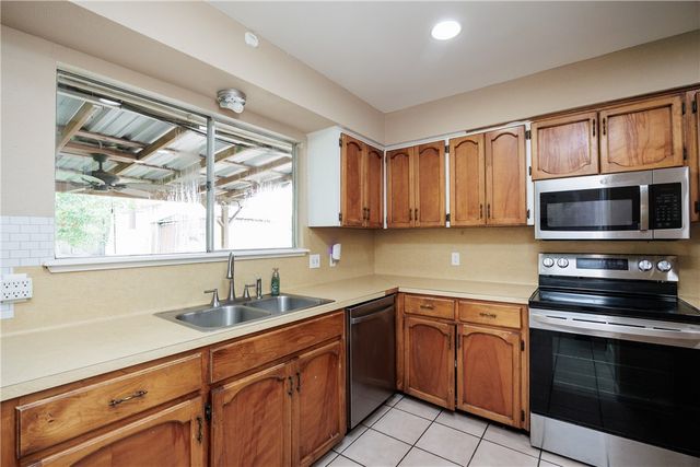 3621 Mendenhall Dr, Corpus Christi, TX 78415