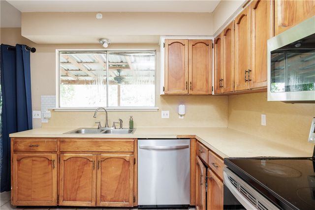 3621 Mendenhall Dr, Corpus Christi, TX 78415