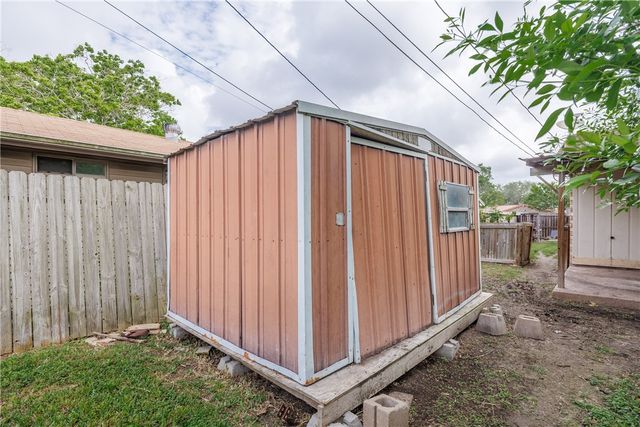 3621 Mendenhall Dr, Corpus Christi, TX 78415