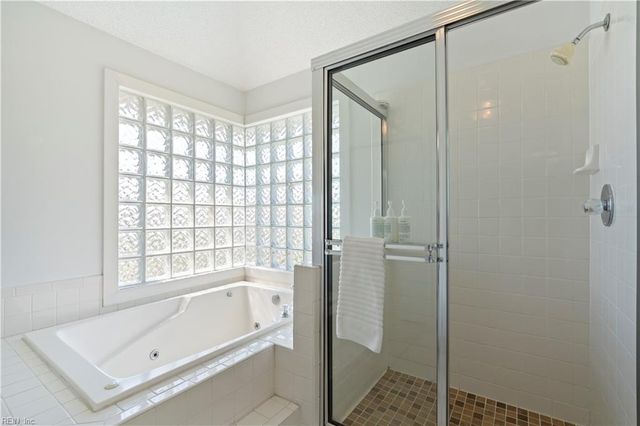 2349 Sandfiddler Rd RD, Virginia Beach, VA 23456