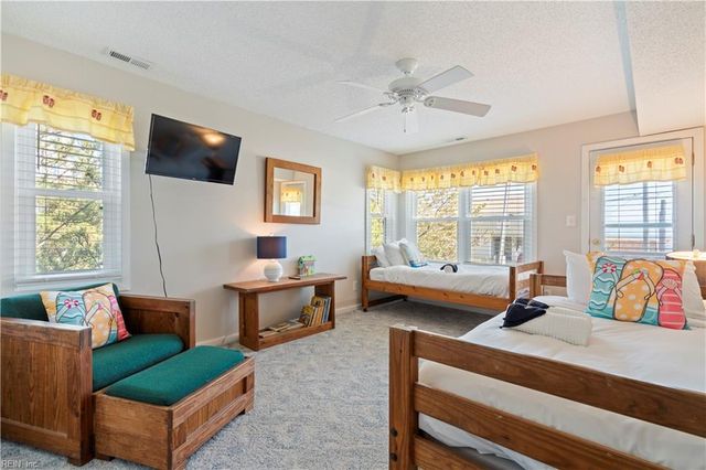 2349 Sandfiddler Rd RD, Virginia Beach, VA 23456