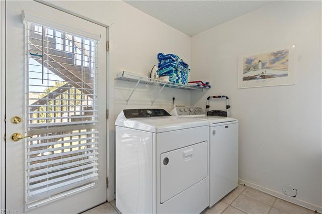 2349 Sandfiddler Rd RD, Virginia Beach, VA 23456