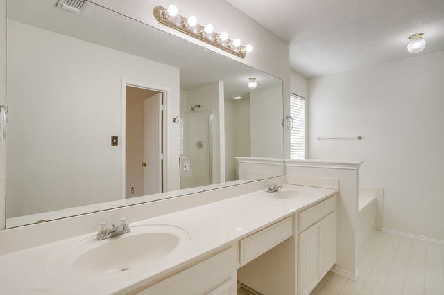 608 Gracie Lane, Burleson, TX 76028