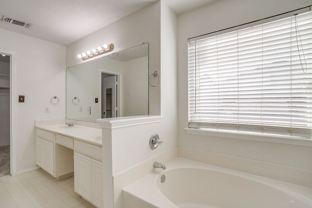 608 Gracie Lane, Burleson, TX 76028