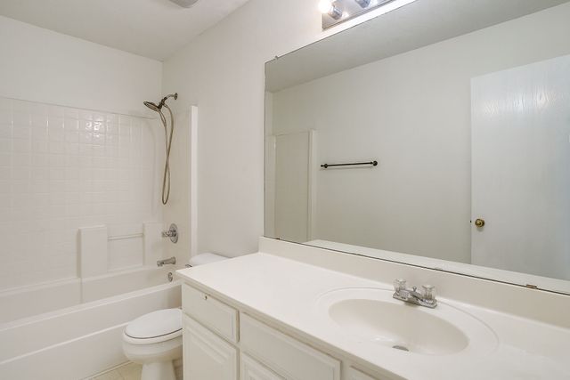 608 Gracie Lane, Burleson, TX 76028
