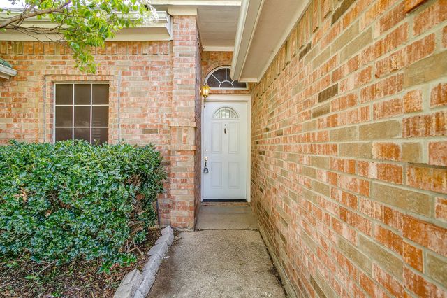 608 Gracie Lane, Burleson, TX 76028