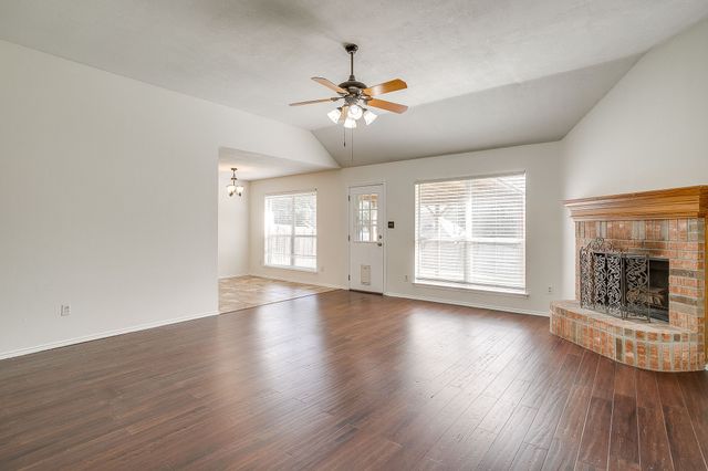 608 Gracie Lane, Burleson, TX 76028