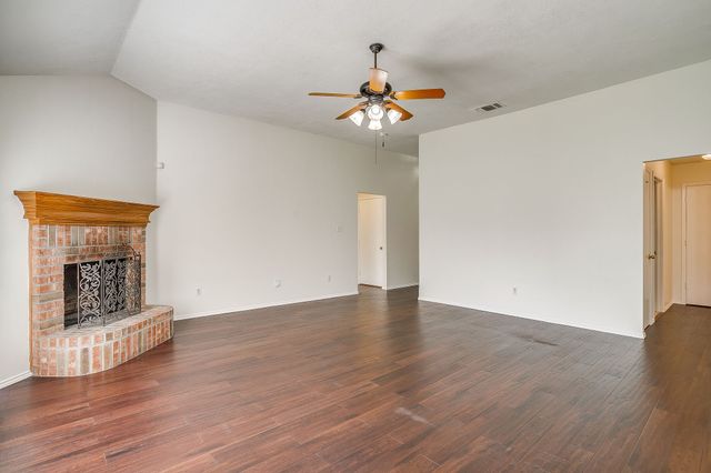 608 Gracie Lane, Burleson, TX 76028
