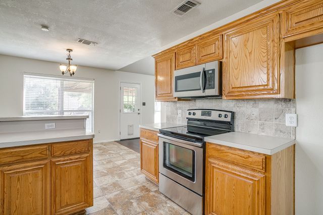 608 Gracie Lane, Burleson, TX 76028