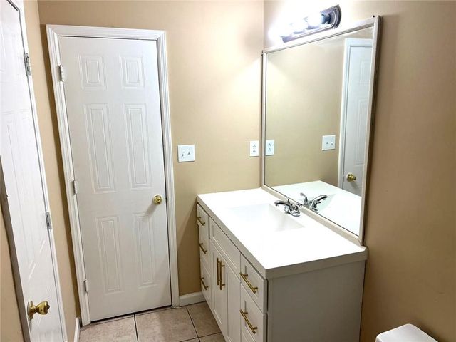 8019 Woodlake Drive, Riverdale, GA 30274