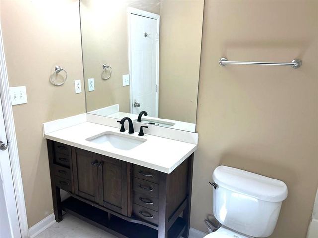 8019 Woodlake Drive, Riverdale, GA 30274