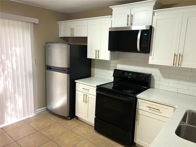 8019 Woodlake Drive, Riverdale, GA 30274