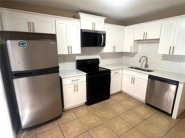 8019 Woodlake Drive, Riverdale, GA 30274