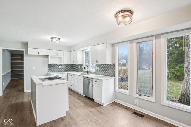 8815 Fathom Crest, Indianapolis, IN 46256